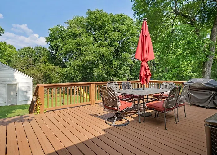 Neighborhood Retreat, Large Yard, Fire Pit